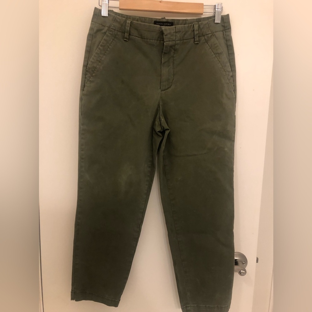 BANANA REPUBLIC Slimfit Authentic Chino Olive Green Ankle Pants  Size 6